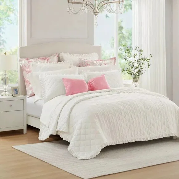 Armoire Collection Queen Size White Quilt w/ Ruffle Trim 90" x 90" Size - Picture 1 of 7